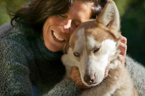 狗狗7岁多了还需要打狂犬疫苗吗,被狗狗咬出点血需要打狂犬疫苗吗?