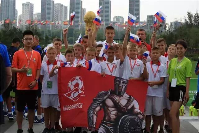 阳光少年聚赛场激情飞扬展风采,和平精英开幕式亮点