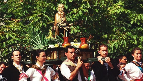 国外葡萄酒是用脚踩的吗,脚踩出来的葡萄酒好喝吗