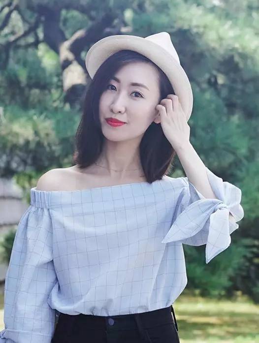 整牙戴的粉色的牙套,整牙给人带来的变化