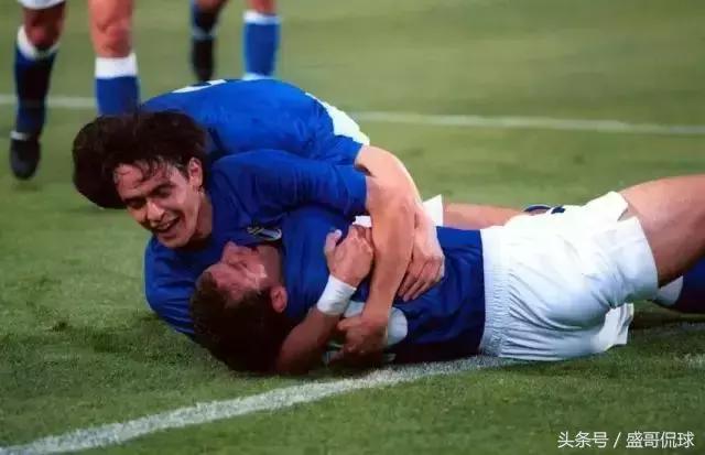 盘点足坛球星那些暖心瞬间,足坛球星经典回顾