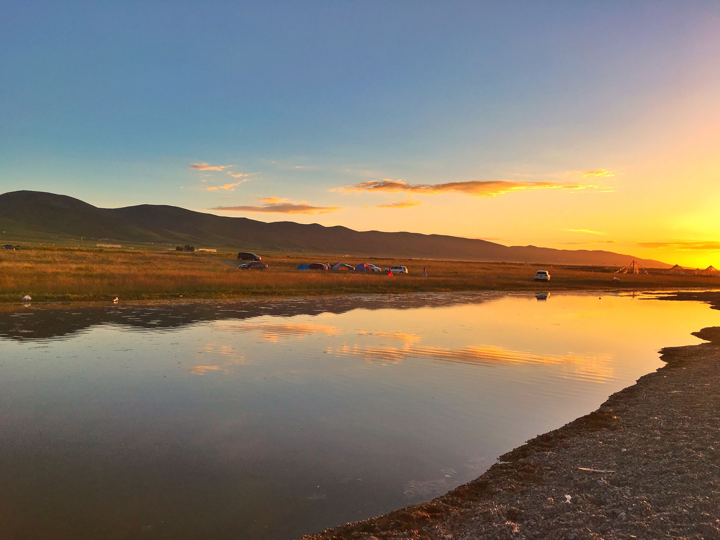 清晨的青海湖美景,静谧的青海湖
