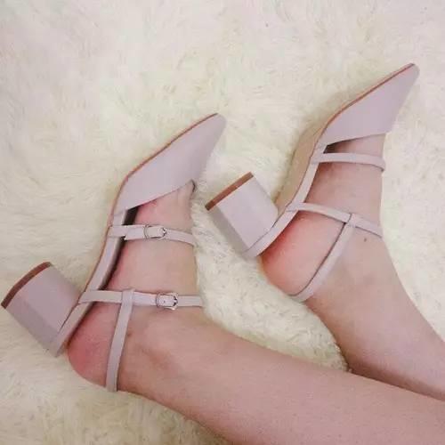 女生到底要有多少双RV、JIMMCHOO鞋才能满足啊？