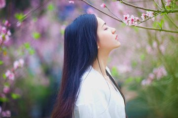 张爱玲说人之间的感情高峰低谷,张爱玲说感情是脆弱的