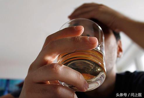 脚部肿胀走路就疼是啥原因,脚肿伴有麻木是什么病的前兆