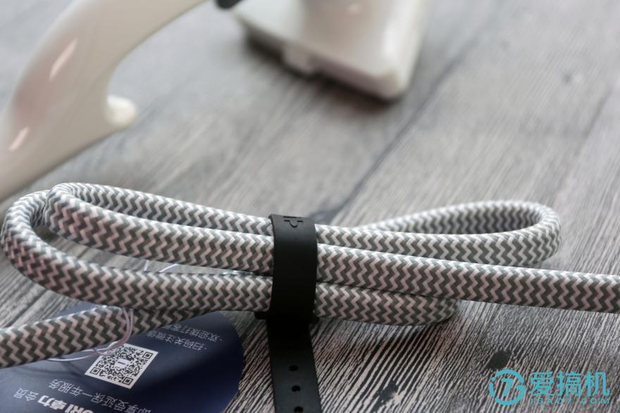 衣服皱皱巴巴没有熨斗怎么办,如何将皱巴巴衣服恢复原状呢