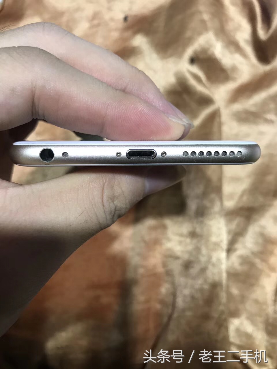 老王，我昨天淘了部64g的iPhone7，美滋滋