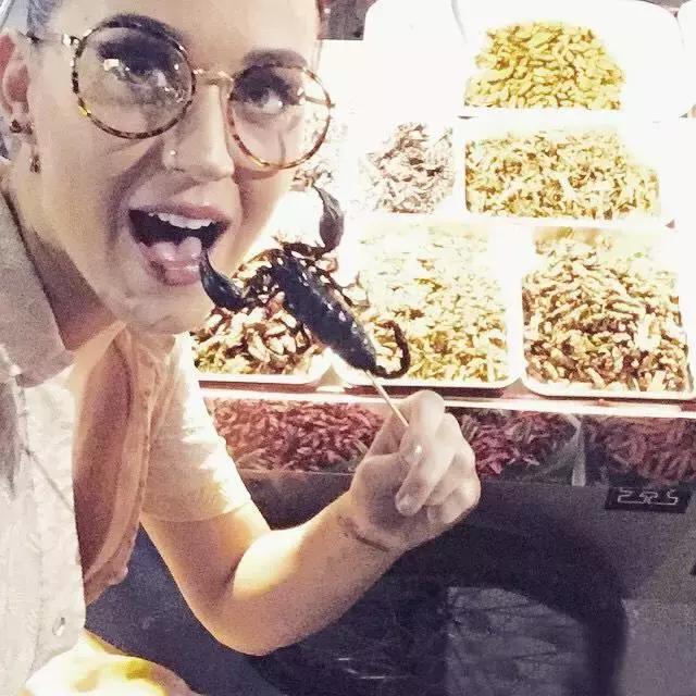 全宇宙最能吃的女明星，吃天吃地吃自己！