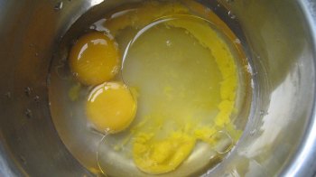 蜗牛壳烘焙之旅：喜爱足球和甜品的看过来，足球蛋糕卷来啦