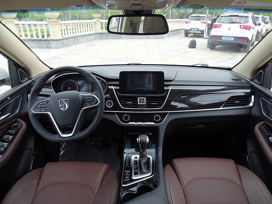 宝骏560半自动挡值得入手吗,2019款全新宝骏560自动挡顶配