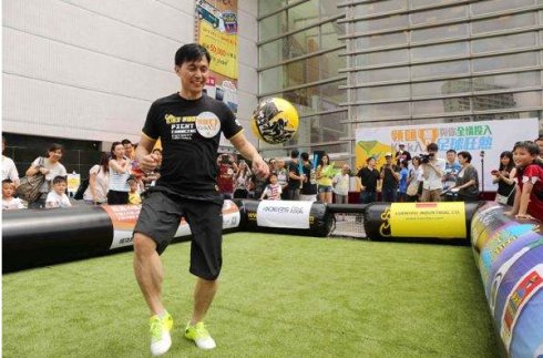 曾是足球运动员,扮慕容复成经典,年过花甲仍帅气潇洒