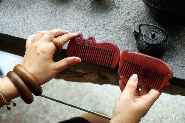 我们是谁？游客！我们做啥？木工！怎么做？打酱油！