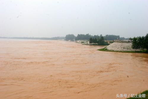 宋太祖赵匡胤为何跟“兄弟”闹崩？害怕灭族“兄弟”带家人连夜逃