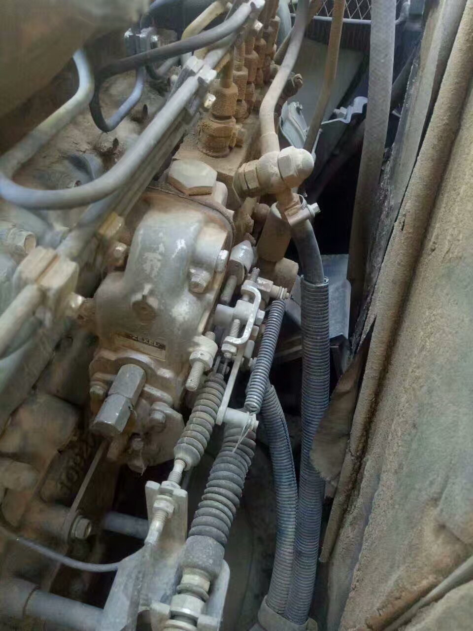 二手挖掘机发动机总成,二手挖掘机直喷和电喷哪个好