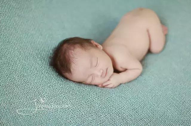 新生儿十种常见的生理现象,新生儿常见特殊生理状态有六种