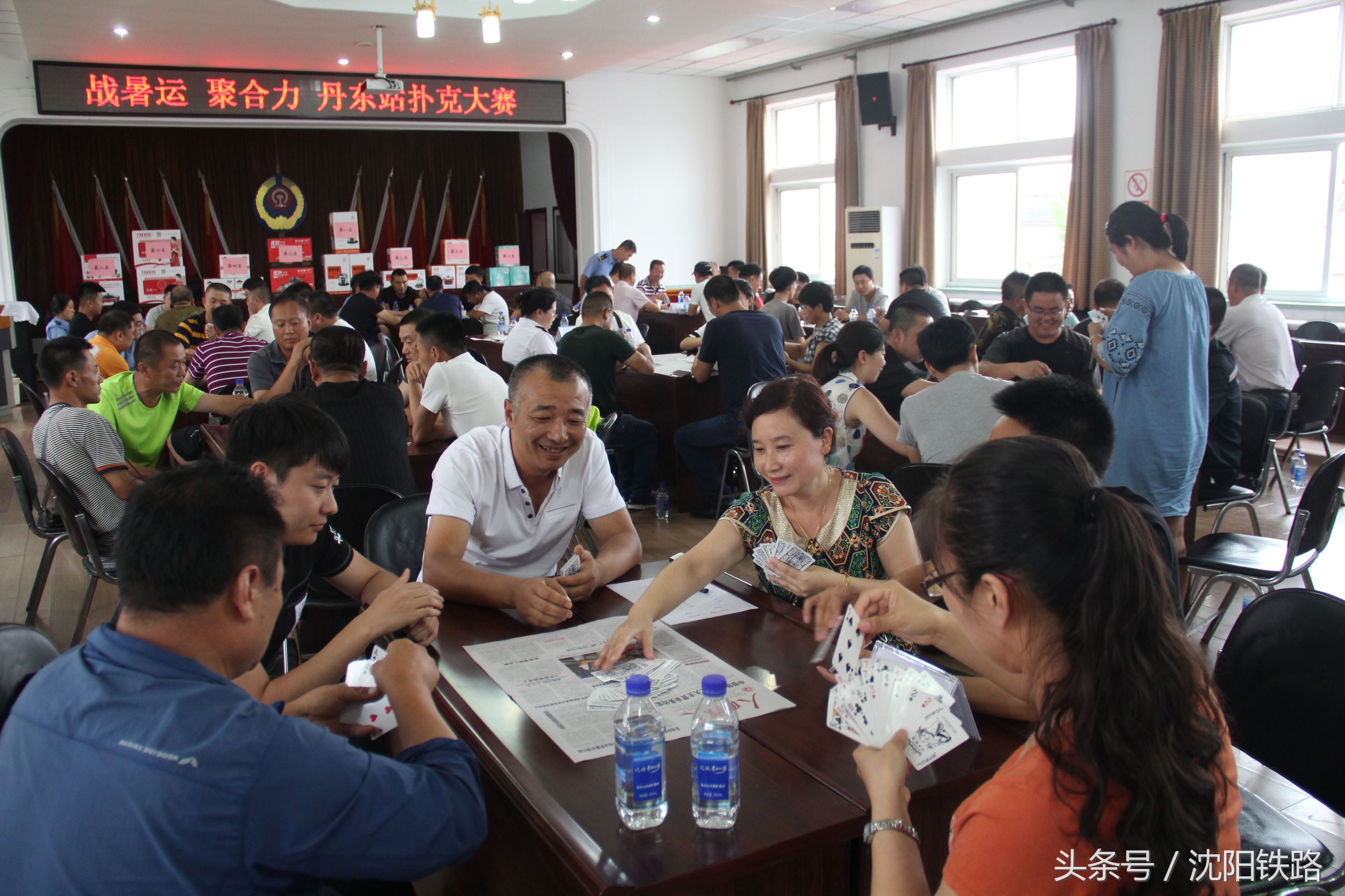 暑运期间天气炎热，但丹东站职工参与活动的心情更热，快到赛场去看看他们的风采吧！