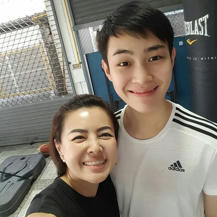 泰国母亲节，来看看泰星与母亲的有爱照片吧！