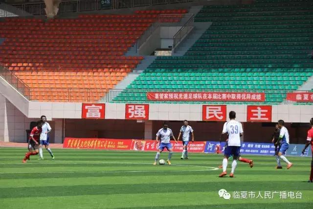 足球赛激情再燃绿茵逐梦,足球健儿们在绿茵场上挥洒汗水