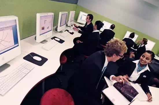 加拿大带薪实习课程，一边留学一边赚钱的好事！你还不来看看？