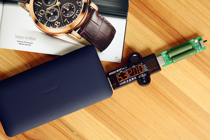 无线移动电源如何给苹果手机充电,苹果用充电宝充电不用官方数据线