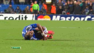 天下足球场上假摔搞笑合集,足球场上最搞笑的假摔