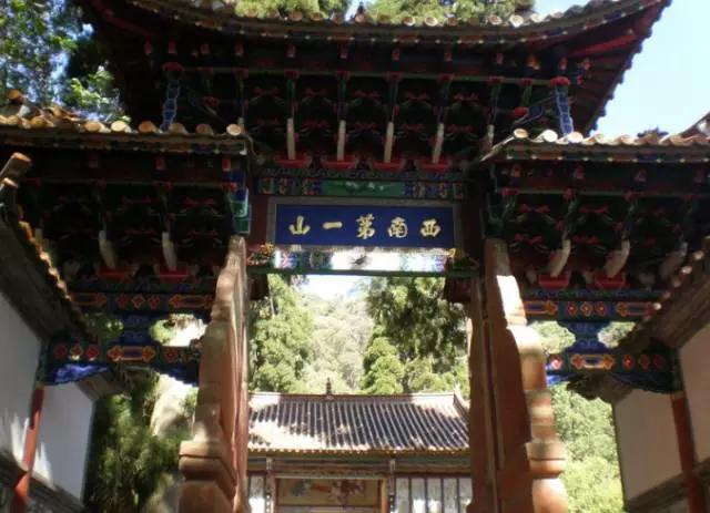 云南昆明悠闲的夏天避暑环境,昆明周边最好的避暑城市