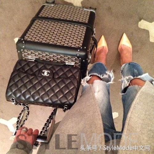 明星机场行李箱颜色,明星出门必备的行李包