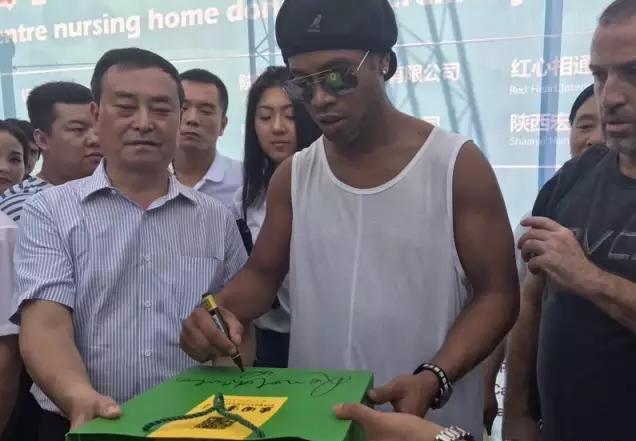 世界足球先生面对西班牙国门,足球世界足球先生