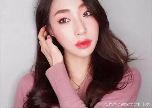 短头发怎么扎热巴同款蝴蝶结发型,怎样扎迪丽热巴的发型丸子头