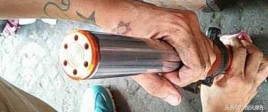 减震器漏油换新油和油封几天好了,摩托前减震器漏油