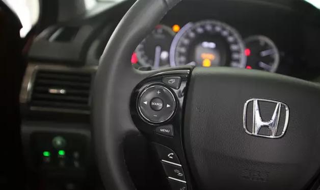 本田雅阁燃油版试驾测评,本田雅阁试驾全面解析