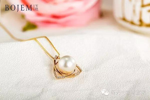 珍珠刚开始是硬的还是软的,珍珠一开始是圆的吗