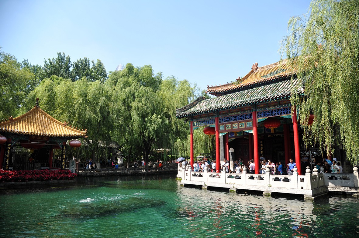 老舍眼中的济南怎么样,老舍的趵突泉作品