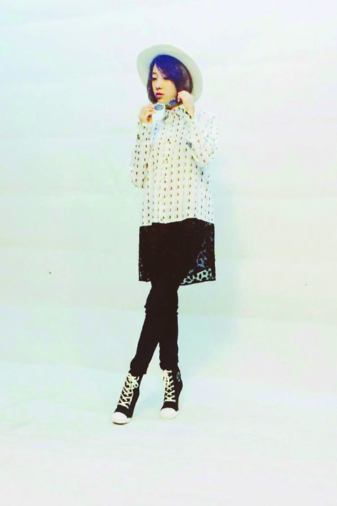 肤色黄适合什么颜色衣服女生,女人穿哪个颜色的衣服更有魅力