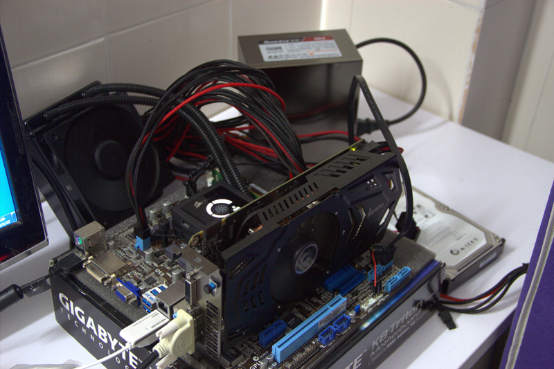 单条4g内存和单条8g内存性能差距,组装电脑内存条16g和8g有什么区别