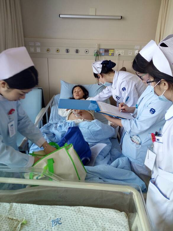 二胎妈妈顺产分娩过程,二胎妈妈剖腹产的经历