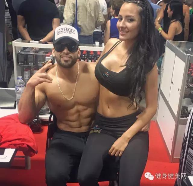 光头络腮胡肌肉男人,肌肉最猛而且非常帅的肌肉男