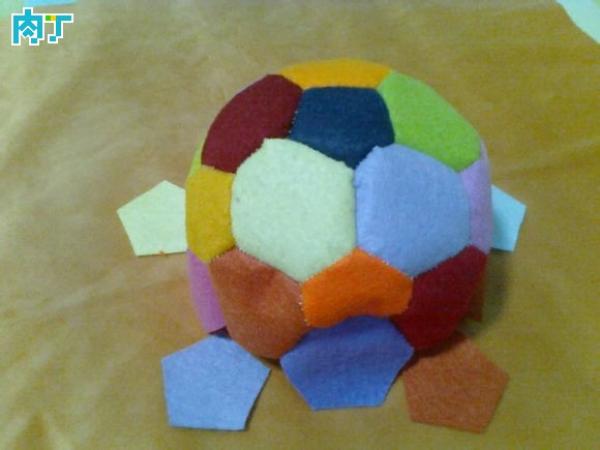 毛绒足球手工制作,不织布足球的做法图片
