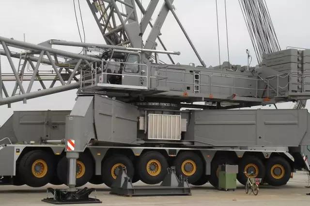 利勃海尔1750起重机吊装视频,利勃海尔5000吨起重机