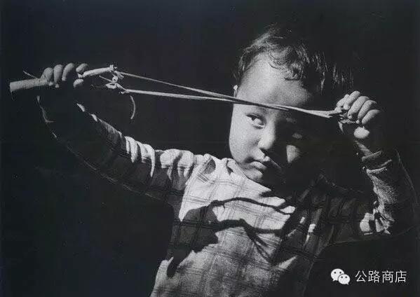 在街头弹珠台上完成人生的第一次*哈梭**，那10块钱我惦记了20年