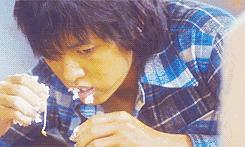 宋仲基与宋慧乔甜蜜,宋仲基与宋慧乔恋爱过程