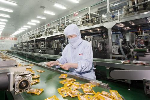 卫龙辣条工厂,探秘卫龙辣条车间