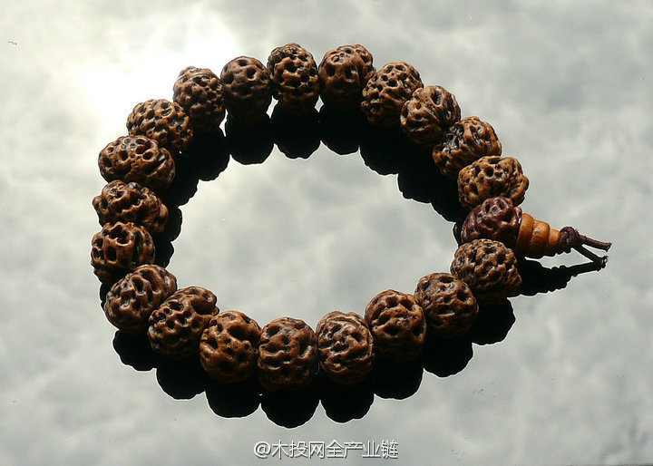 檀香木手串的功效与作用,牦牛骨手串的功效与作用