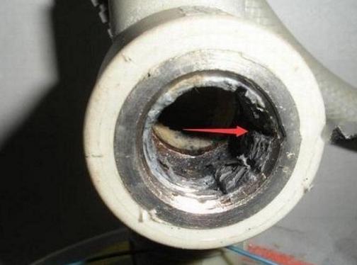 水管螺丝滑丝怎么接水龙头,水龙头螺丝断在孔内如何取出