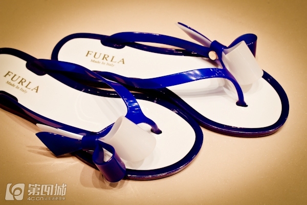 有折扣丨没买新包新鞋新衣服的，都奔这儿去了！