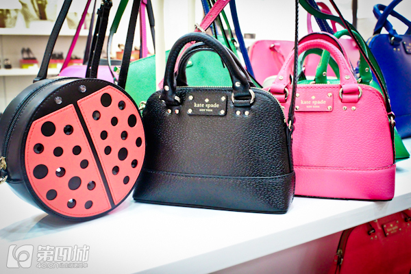 有折扣丨没买新包新鞋新衣服的，都奔这儿去了！