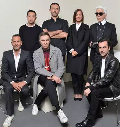 贝嫂穿的鞋子,贝嫂的小白鞋