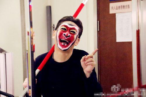 六小龄童孙悟空签售,西游记后传孙悟空六小龄童