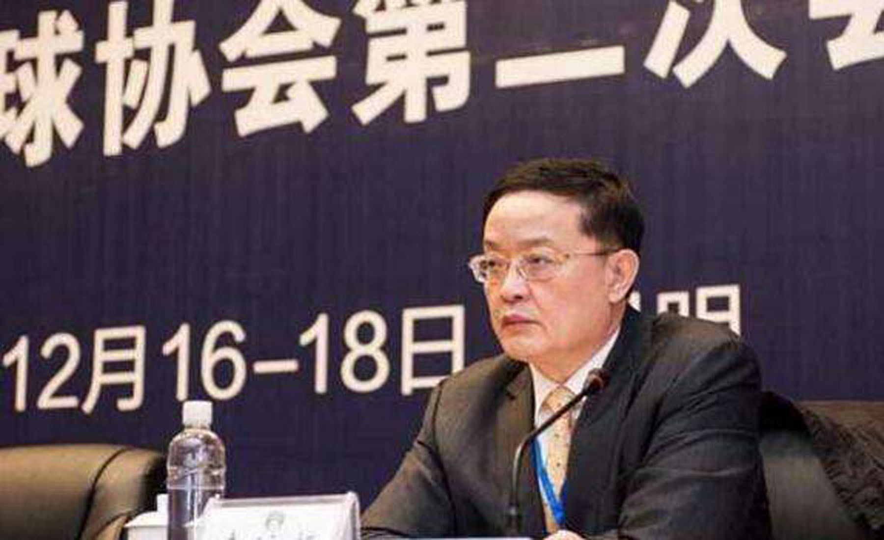 昏哨一战亮9张黄牌,足协新政对国安的影响与应对