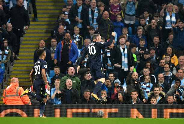 走到哪都是巨星!鲁小胖离队了都变着花样帮曼联,瓜帅也得服气!